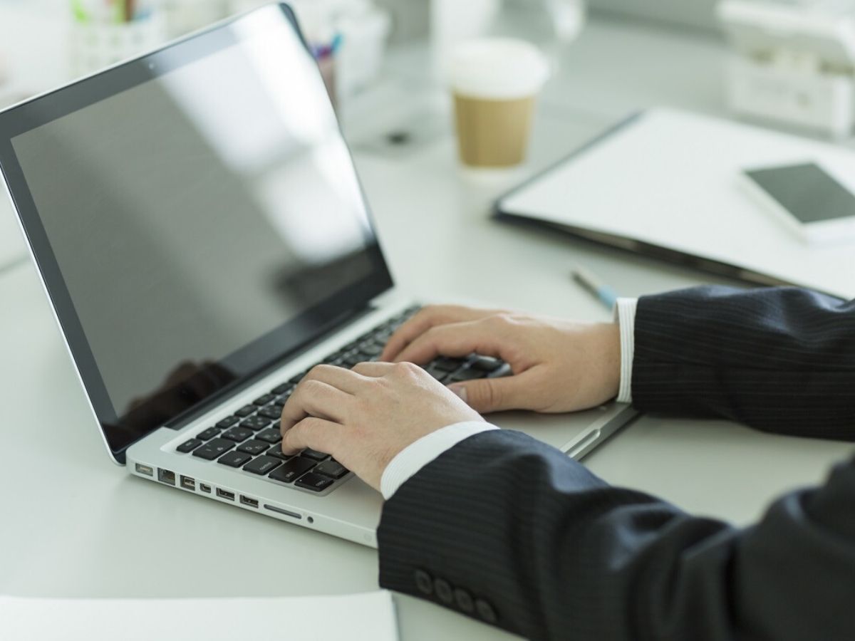 派遣法の準拠も安心！人材派遣管理システムで正しく個別契約書、就業条件明示書を作成できた事例