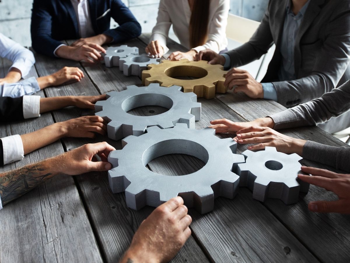 人材派遣管理システムを乗り換え、拠点間や派遣スタッフとの連携を実現した事例