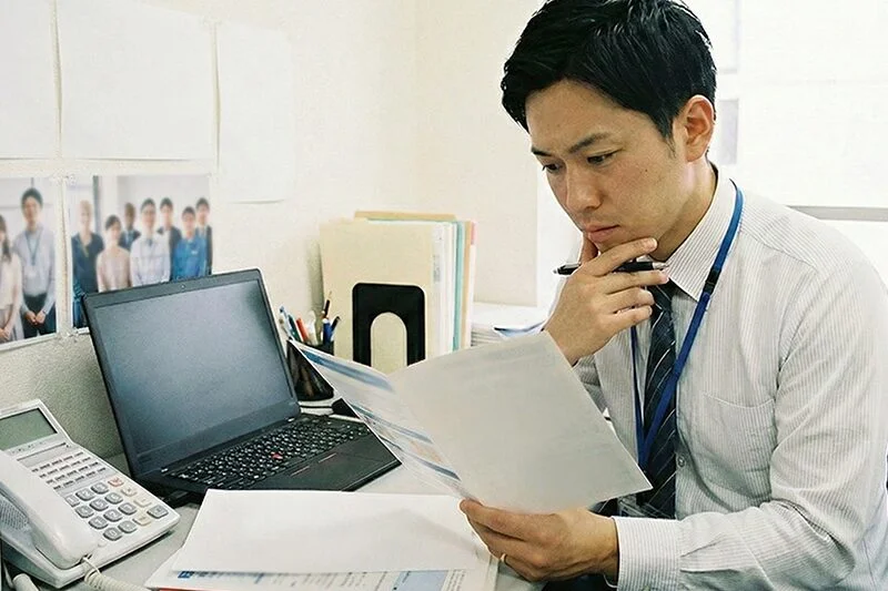 派遣会社を通じた外国人雇用の完全ガイド｜メリット・法規制・管理システムを徹底解説